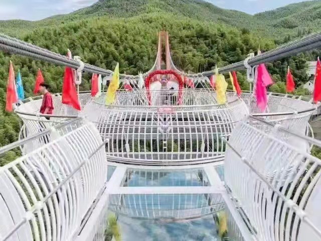 玻璃吊桥