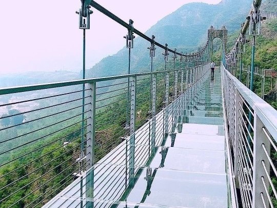 玻璃吊桥